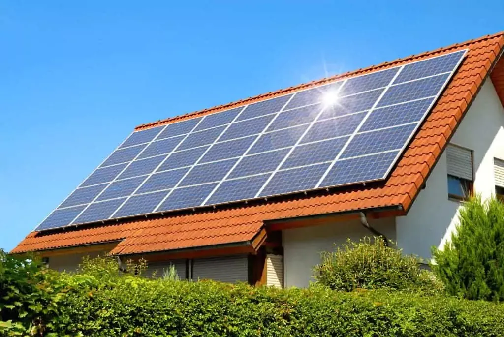Breaking Down the Costs and Savings of Photovoltaic Panels